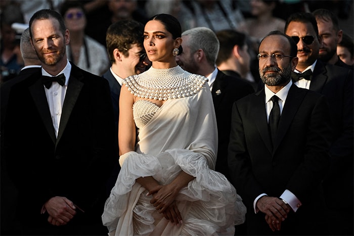 The actress walked the red carpet in a ruffled white <i>saree</i> designed by Abu Jani Sandeep Khosla.