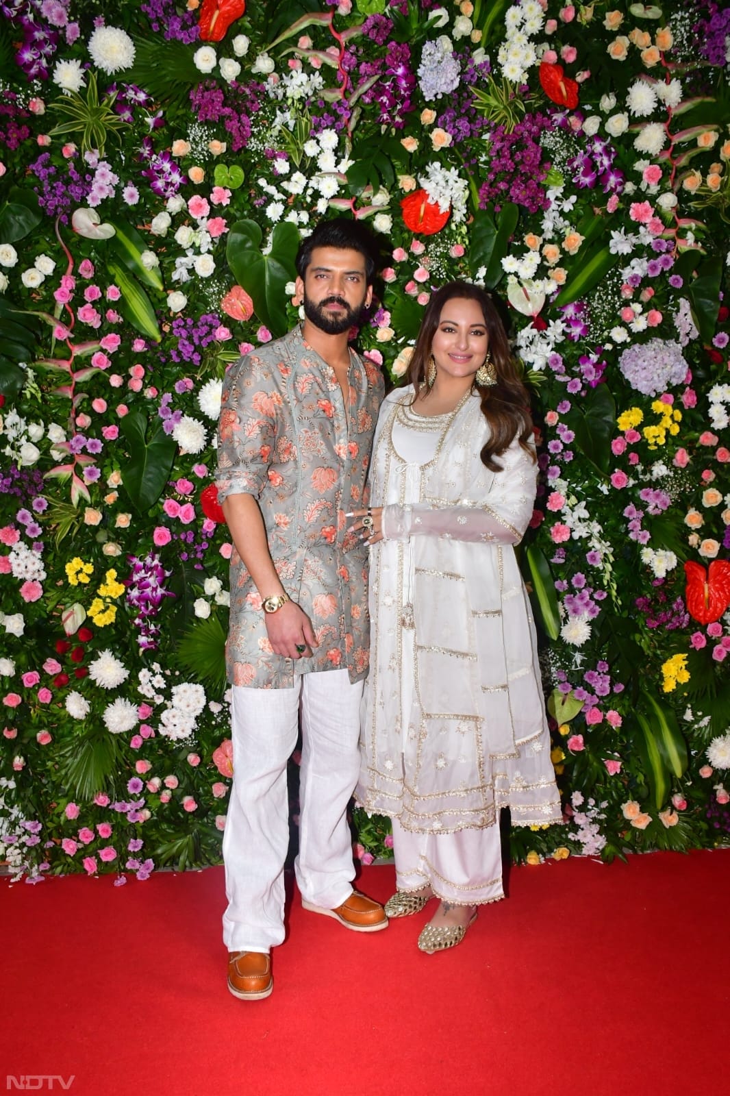 Sonakshi Sinha and Zaheer Iqbal celebrated the festival of lights in true style (Image Courtesy: Varinder Chawla)