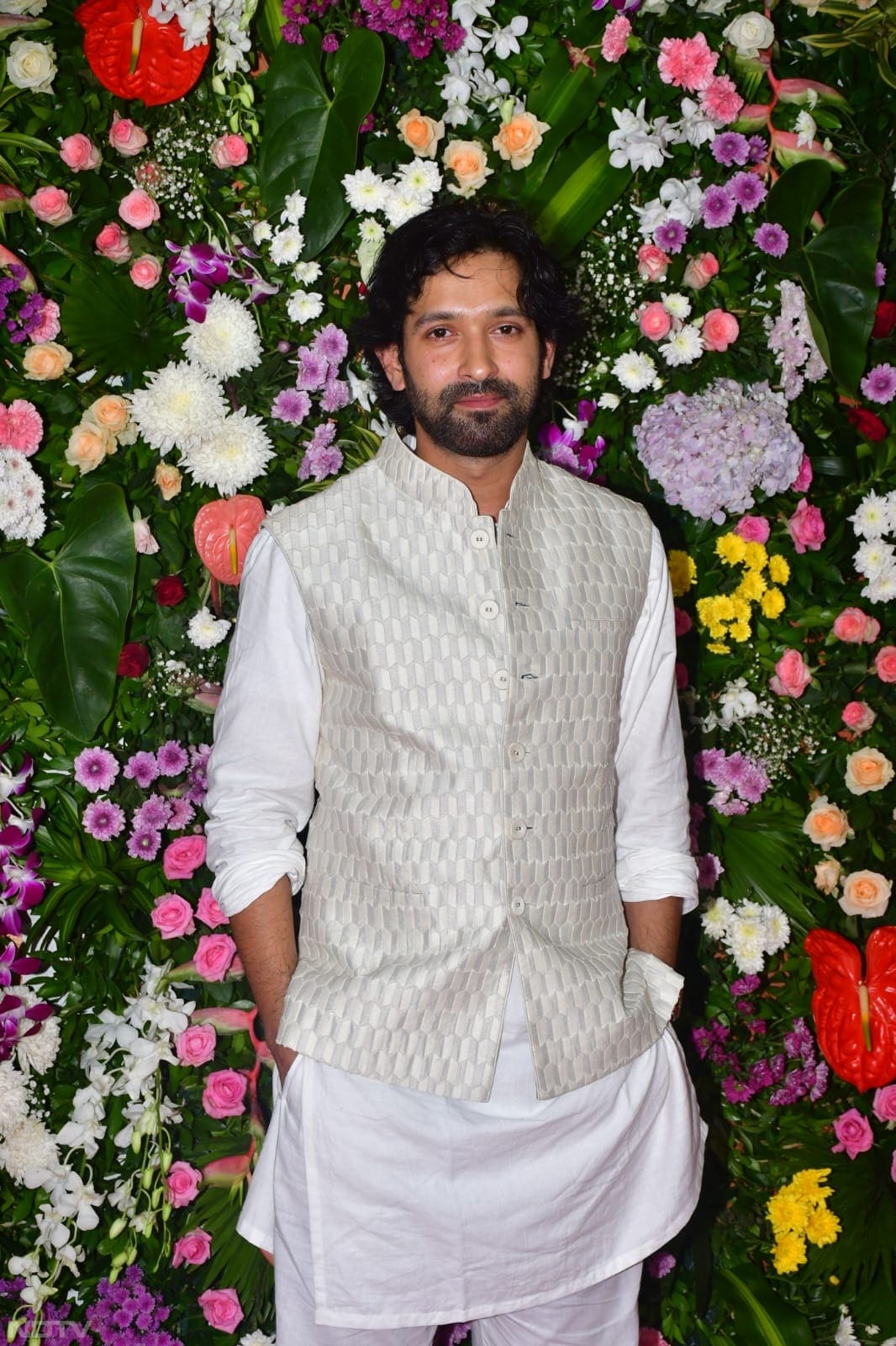 Vikrant Massey was dressed in his festive best (Image Courtesy: Varinder Chawla)