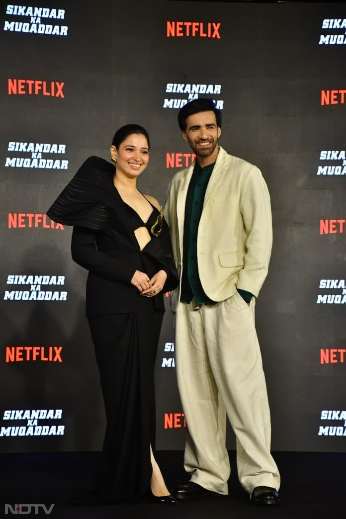 Tamannaah and Avinash Tiwary flashed their biggest smiles for the cameras (Image Courtesy: Varinder Chawla)