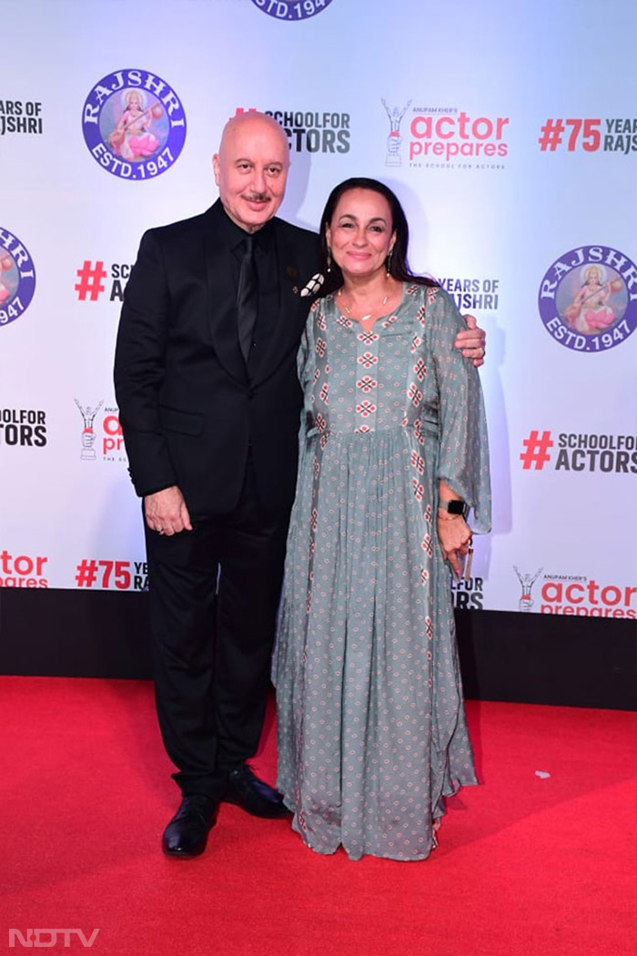 At Uunchai Screening, Jaya Bachchan-Abhishek, Kajol, Rani Mukerji, Salman Khan And Other Celebs