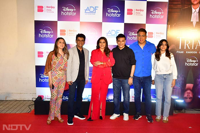 At Kajol\'s The Trial Screening, Tanuja-Tanishaa Formed Her Cheer Squad