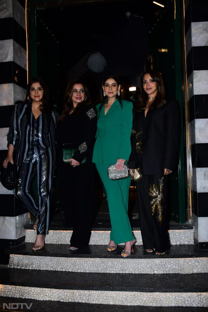 At Opening Of Gauri Khan\'s Restaurant Torii, Sussanne-Arslan And Friends Formed Her Cheer Squad