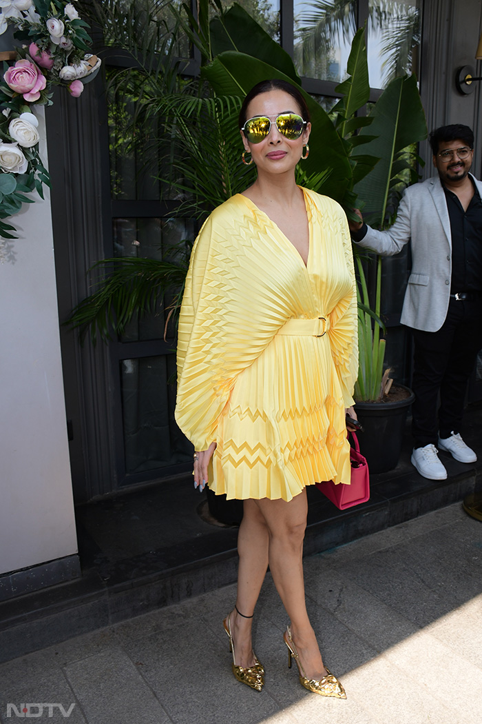 At Terence Lewis\' Easter Party, Malaika Arora And Sonali Bendre Add A Dash Of Yellow