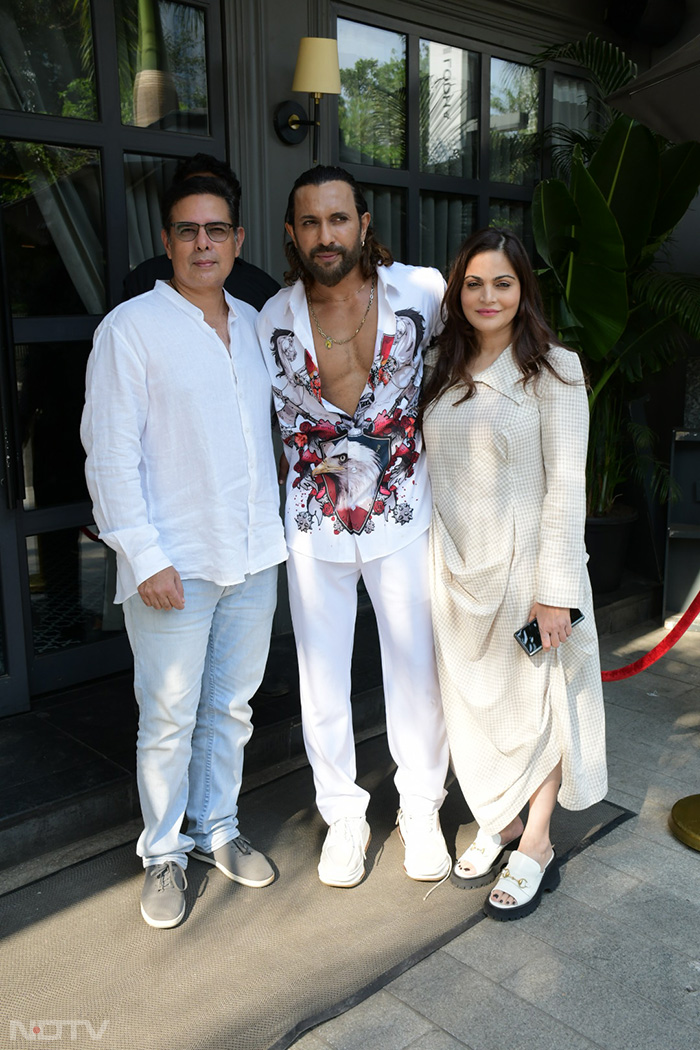 At Terence Lewis\' Easter Party, Malaika Arora And Sonali Bendre Add A Dash Of Yellow