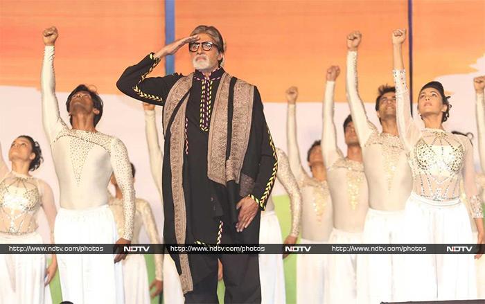 Amitabh Bachchan, Aishwarya, Shweta And Abhishek At 26/11 Concert
