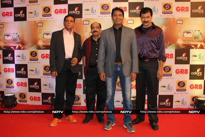 Bhaijaan\'s Munni Makes New Friends at Awards Night