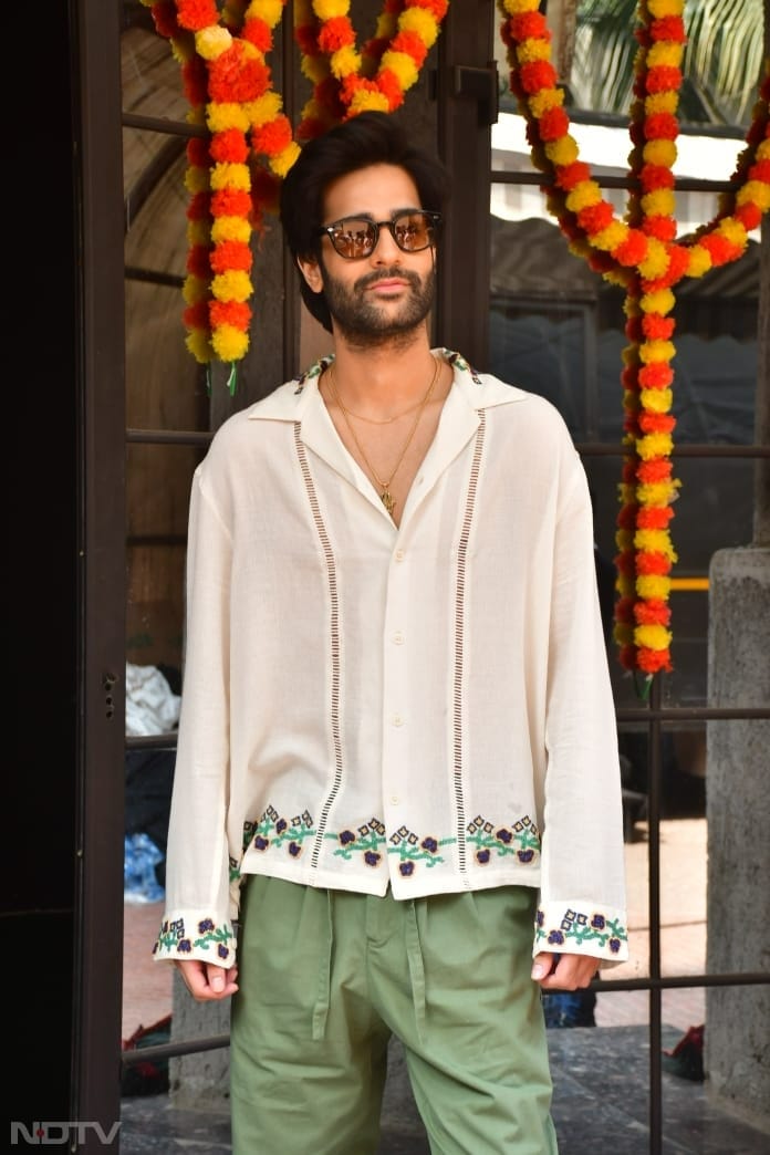 Aaman Devgan opted for a white embroidered shirt paired with green pants (Image Courtesy: Varinder Chawla)