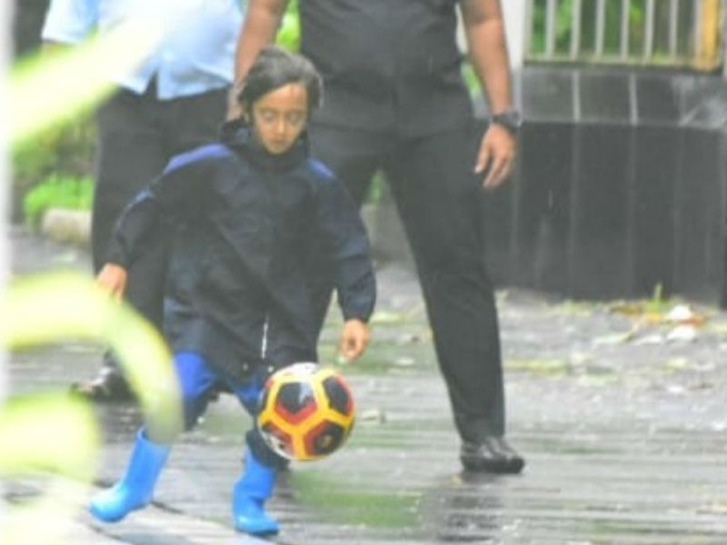 Azad's Football Play Date On A Rainy Date Is Super-Duper Cute