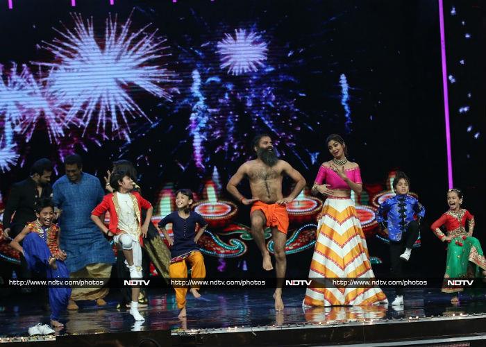 Baba Ramdev\'s Super Dancer Moves With Shilpa Shetty