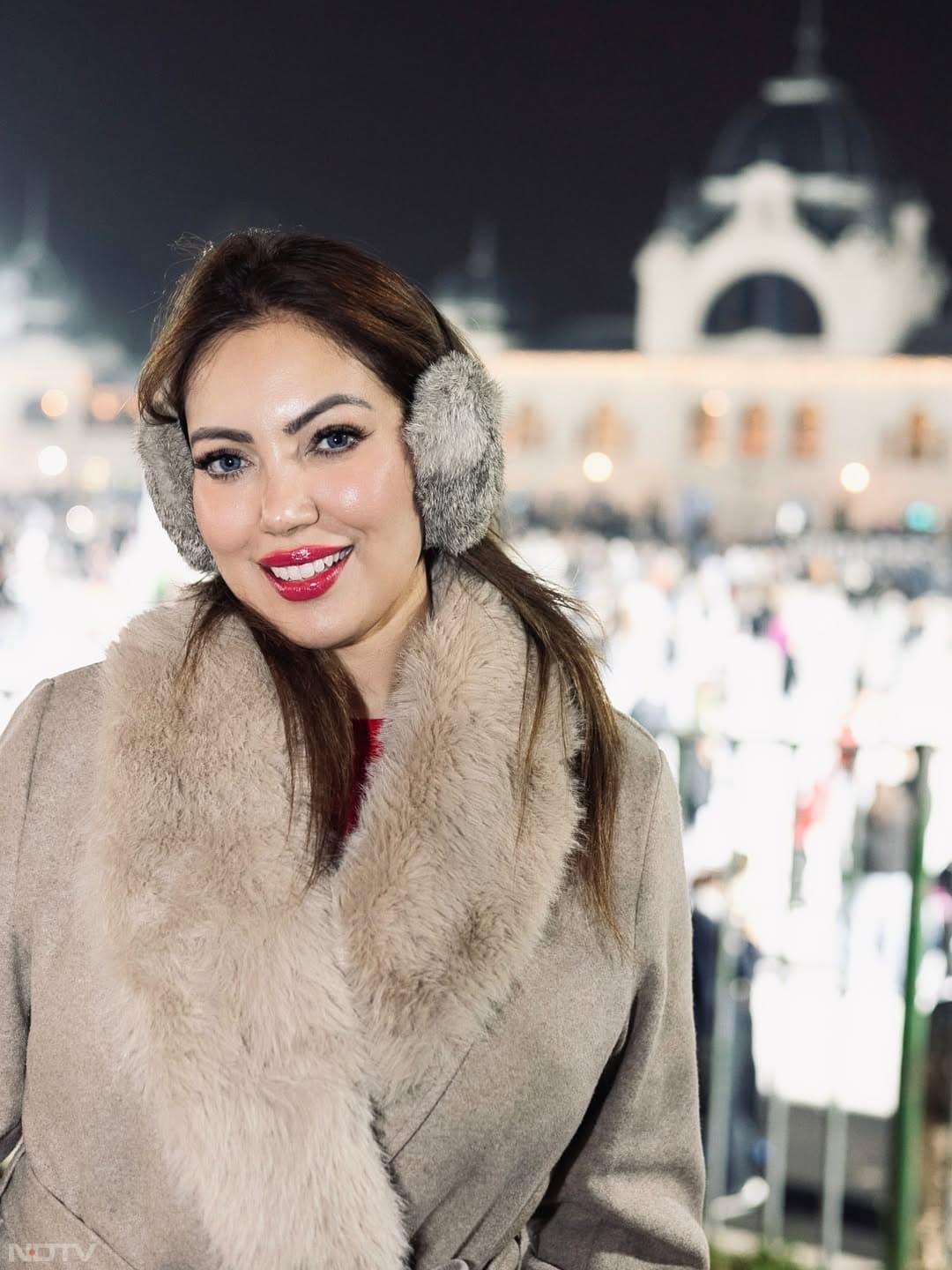 उन्&zwj;होंने हाल ही में कुछ तस्&zwj;वीरें शेयर कीं, जिनमें से एक में वे विमान के पायलट सीट पर बैठे दिख रही हैं. mmoonstar/Instagram