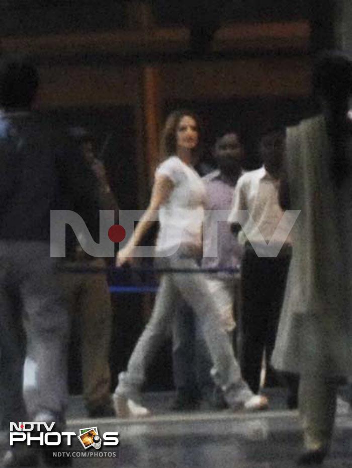Sussanne, Hrithik visit Ash and Baby B