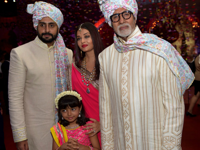 वेडिंग में दिखा Bachchan & Family का रॉयल अंदाज