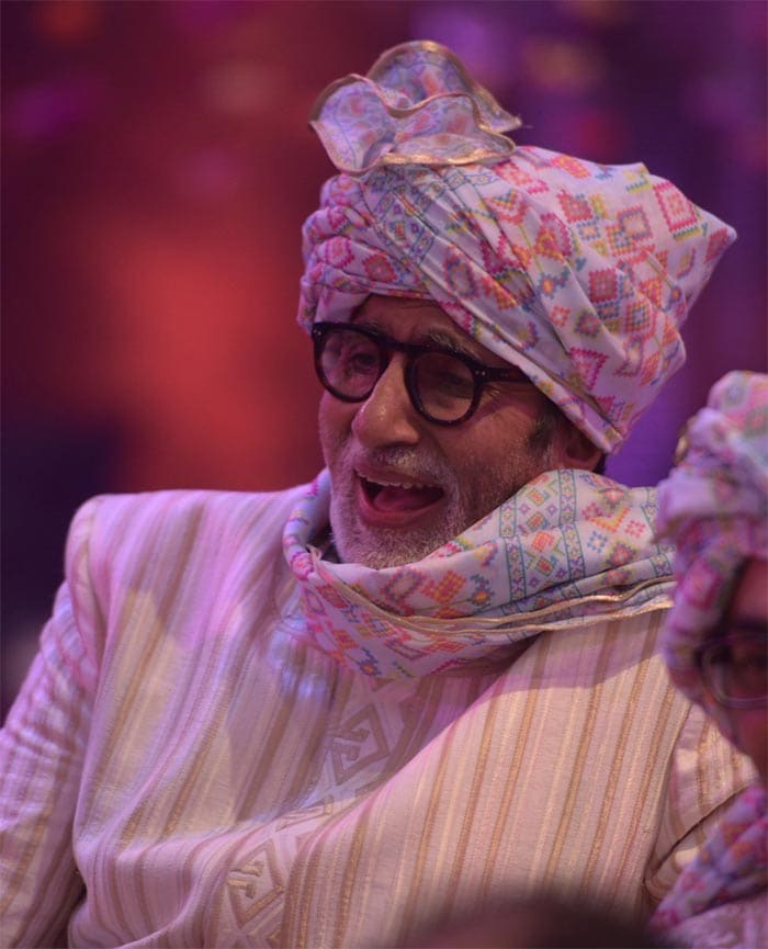 वेडिंग में दिखा Bachchan & Family का रॉयल अंदाज