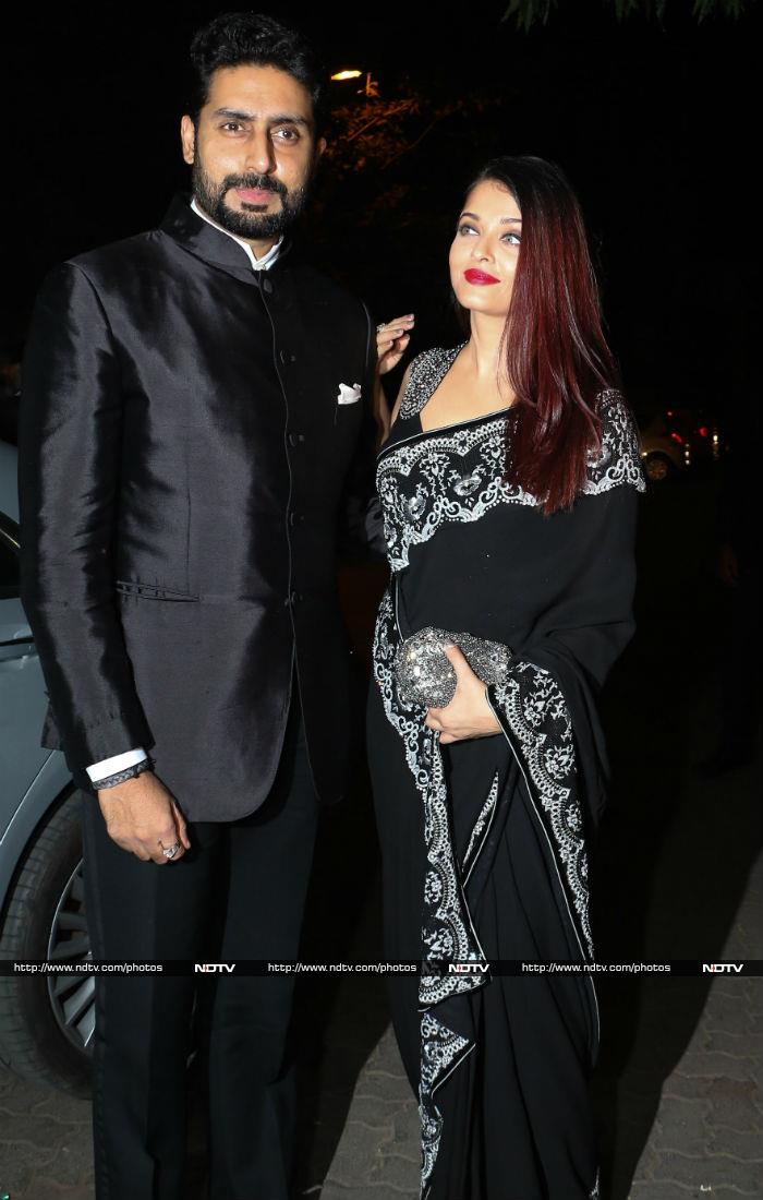 Abhishek and Aishwarya later attended an event together. Aishwarya looked stunning in a black <i>sari</i> while Abhishek was handsome in a suit.