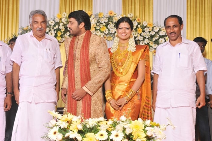 (From L to R) Leader of the Opposition in Kerala Legislative Assembly, Oommen Chandy, Bala, Amrita Suresh and a guest.