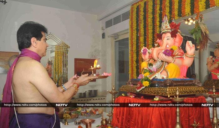 Veteran actor Jeetendra also celebrated <i>Ganesh Chathurthi</i> at his home, as he does every year.