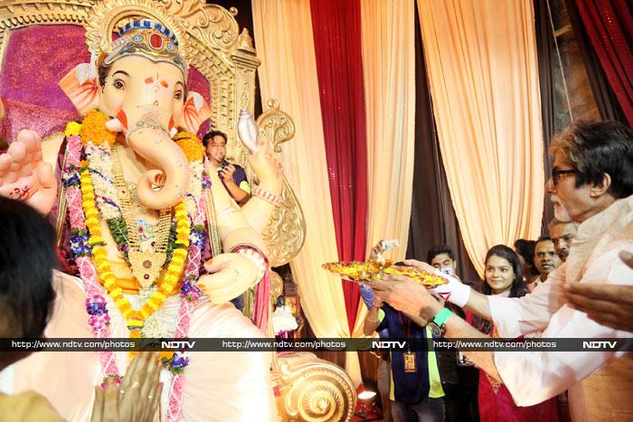 Bollywood actor Amitabh Bachchan paid obeisance to Ganpati at a pandal in Mumbai on October 1. Ganesh Utsav started on September 17 and lasted till September 27.