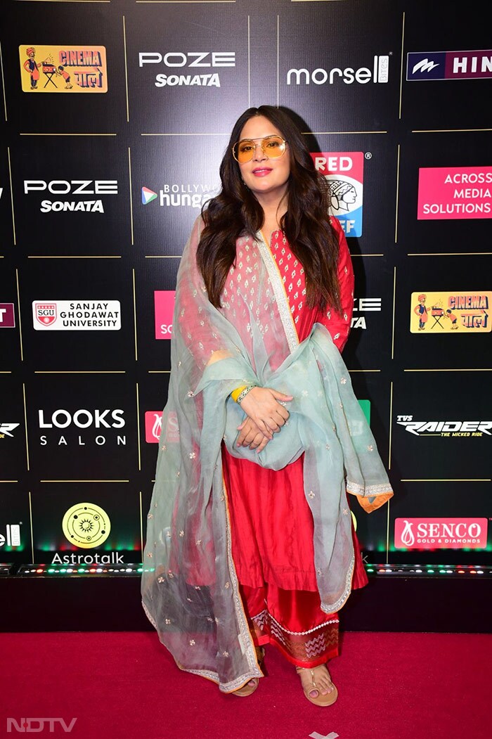 Mom-to-be Richa Chadha looked lovely in a red ethnic wear. (Image Courtesy: Varinder Chawla)