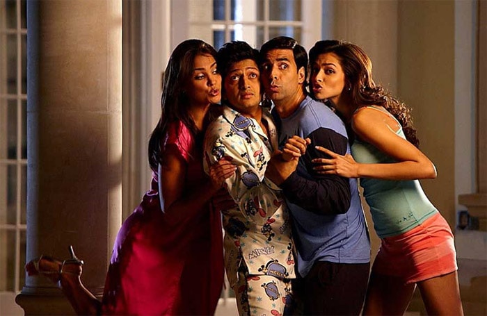 Directed by Sajid Khan, <i>Housefull</i> showcased the comical timing of Akshay Kumar, Deepika Padukone, Lara Dutta, Jiah Khan, Ritesh Deshmukh and Arjun Rampal. And where there is comedy, there is Boman Irani.
The film received failing reviews, but the people had a different verdict. <i>Housefull</i> beat all records, and had one of the biggest and most successful opening weekends of all time!