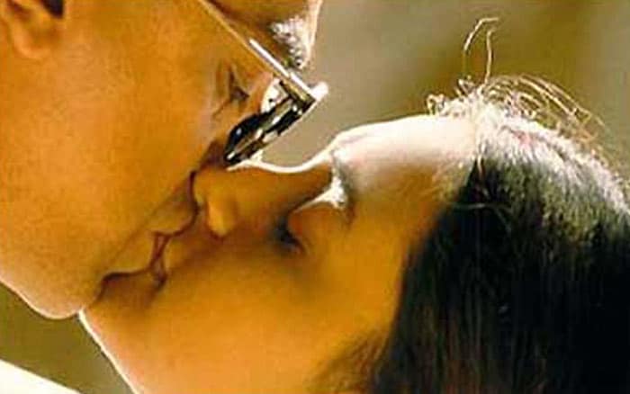 Devoted husband Kamal Hassan is madly in love with wife Rani, and their sizzling bedroom chemistry is strong and soulful both.