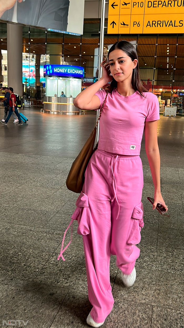 Ananya Panday looked pretty in pink. (Image Courtesy: Varinder Chawla)