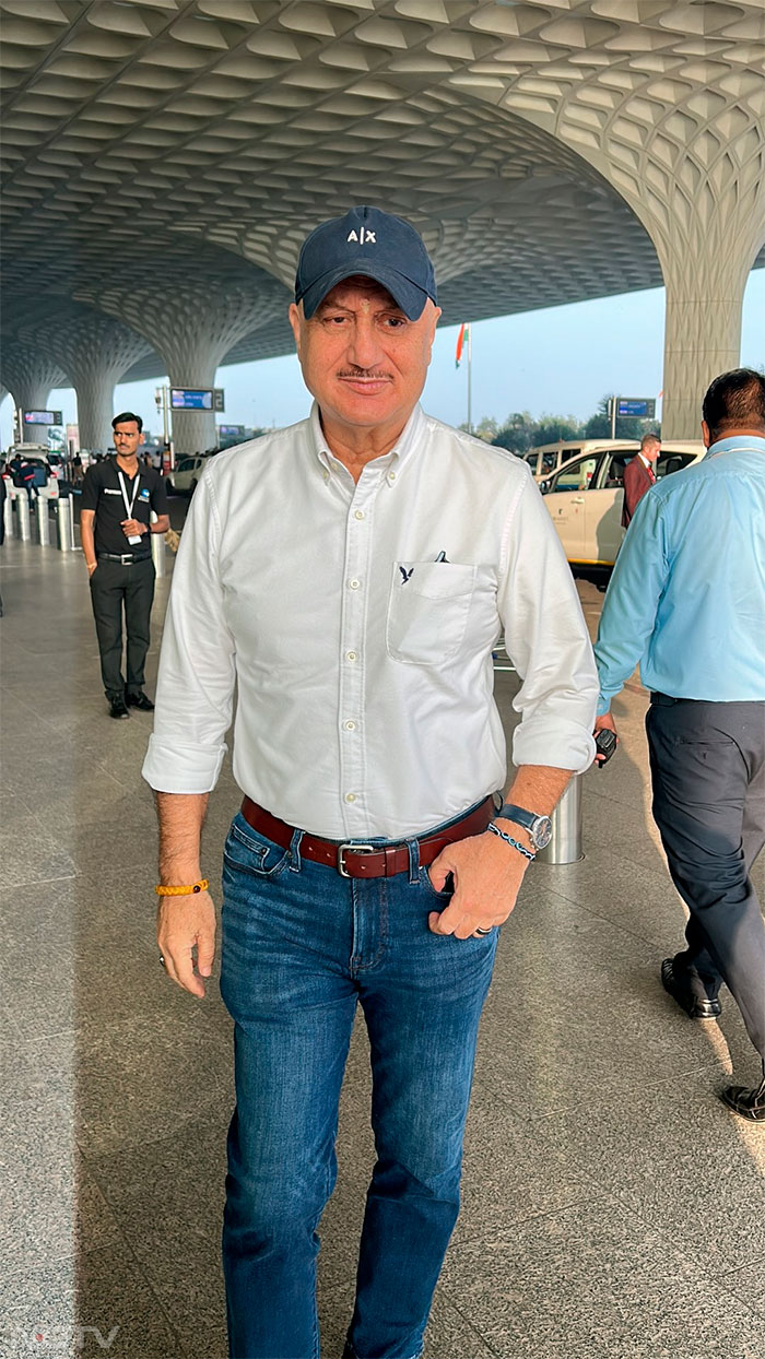 Anupam Kher was pictured at the airport. (Image Courtesy: Varinder Chawla)