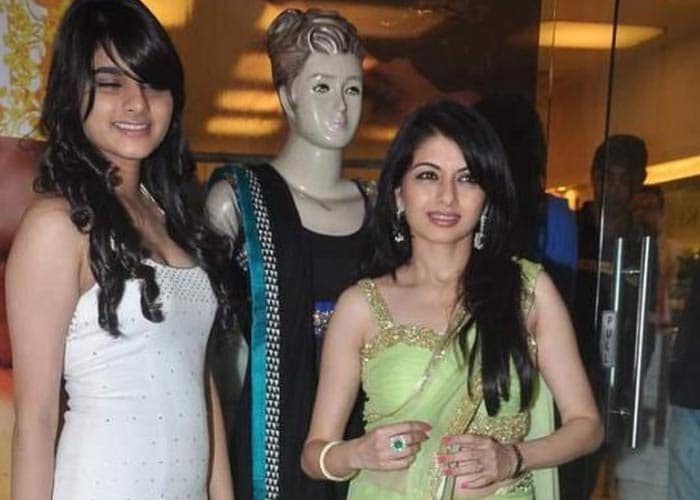 Bhagyashree is seen with her daughter again. Mommy certainly looks more like an elder sister, if we didn't know better!