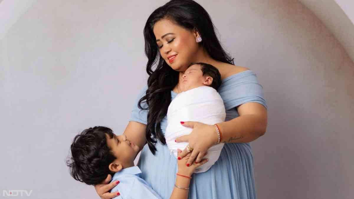 कुछ दिन पहले, भारती और हर्ष ने अपने 7 महीने के बच्चे काजू की अन्नप्राशन सेरेमनी मनाई, जो उसको पहली बार ठोस आहार खिलाने का मौका था. अपने यूट्यूब चैनल पर पोस्ट किए गए वीडियो में, भारती और हर्ष बच्चे काजू को अपनी गोद में लिए हुए दिखे, जबकि मेहमान उसे खीर खिला रहे थे.