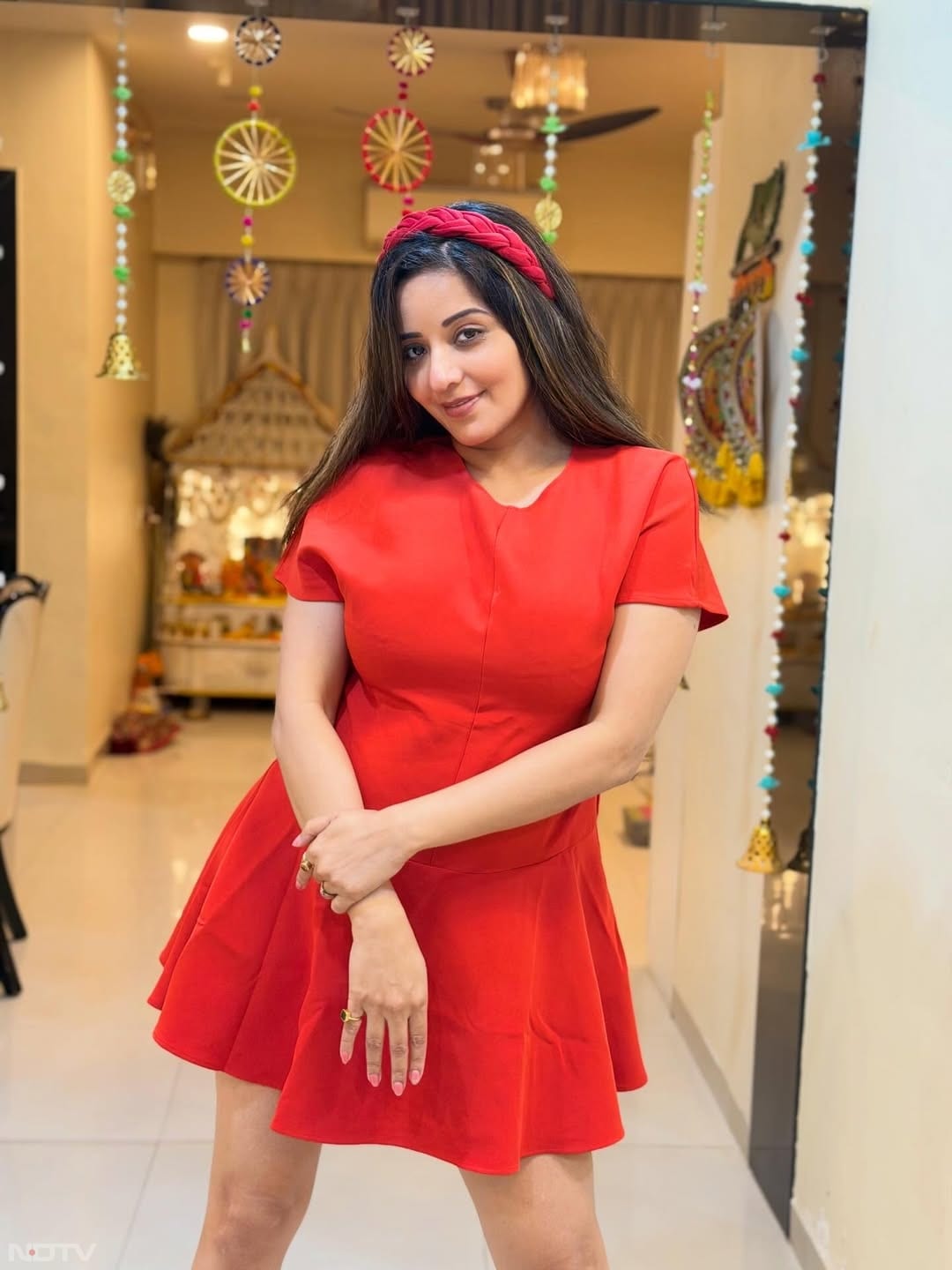 तस्&zwj;वीरें शेयर करते हुए कैप्&zwj;शन दिया, Red Alert ‼️&hellip;aslimonalisa/Instagram