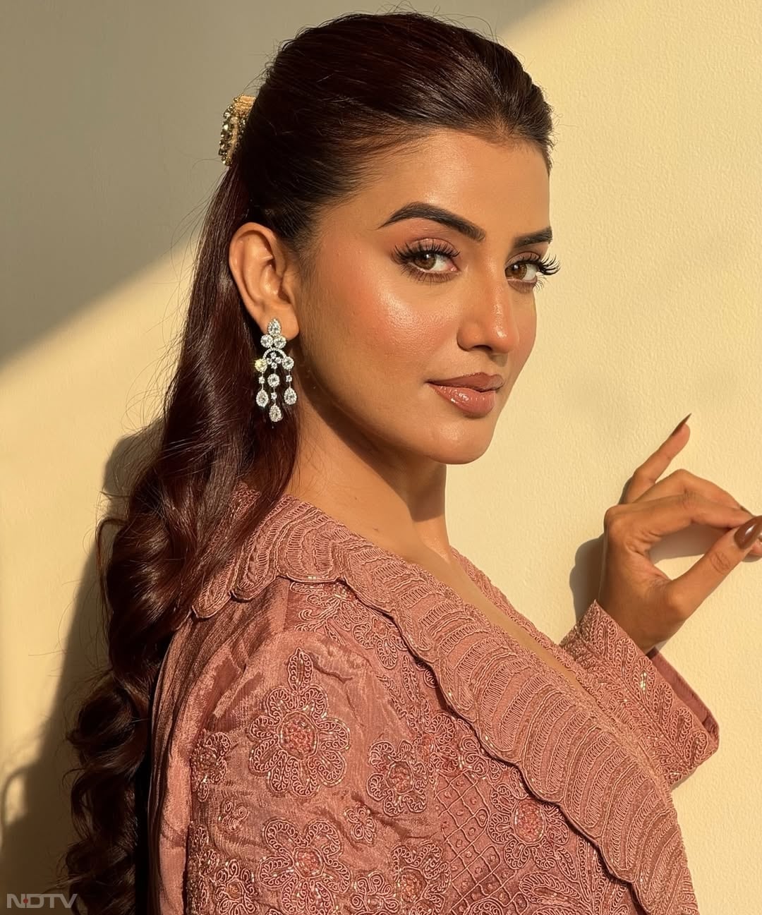 फिलहाल अक्षरा सिंह कई भोजपुरी फिल्&zwj;मों में बतौर नायिका काम कर रही हैं. singhakshara/Instagram