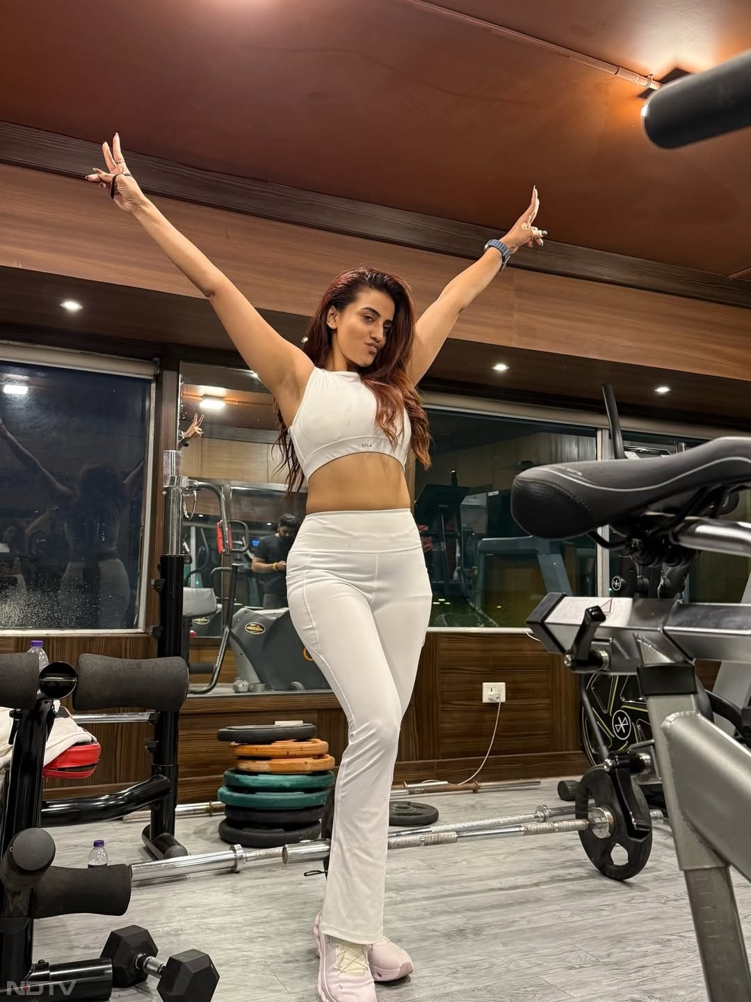 लोग उनकी फिटनेस के दीवाने हैं. singhakshara/Instagram