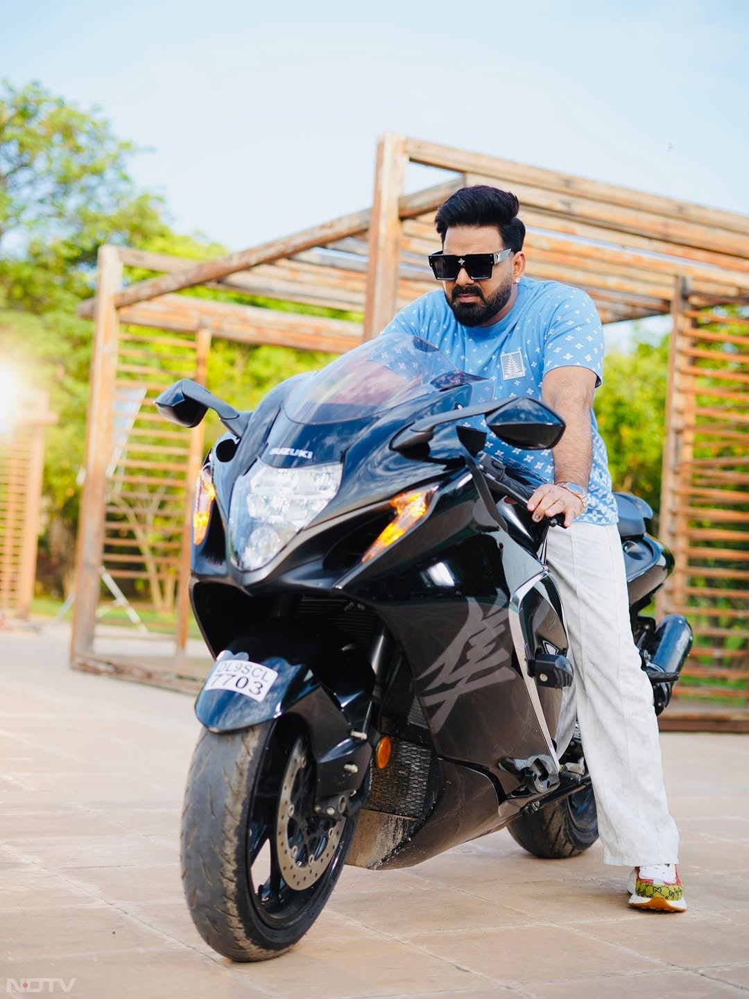 भोजपुरी इंडस्ट्री में पवन सिंह का बड़ा नाम है. आज बॉलीवुड हो या भोजपुरी इंडस्ट्री, वे काफी लोकप्रिय हैं.singhpawan999/Instagram