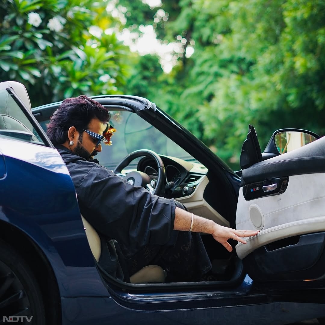 पवन सिंह के गाने रिलीज होने के कुछ ही घंटों में मिलियन व्&zwj;यूज तक पहुंच जाते हैं. singhpawan999/Instagram