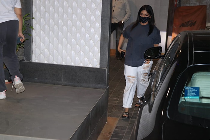 Bhumi Pednekar was photographed by paparazzi in the city.