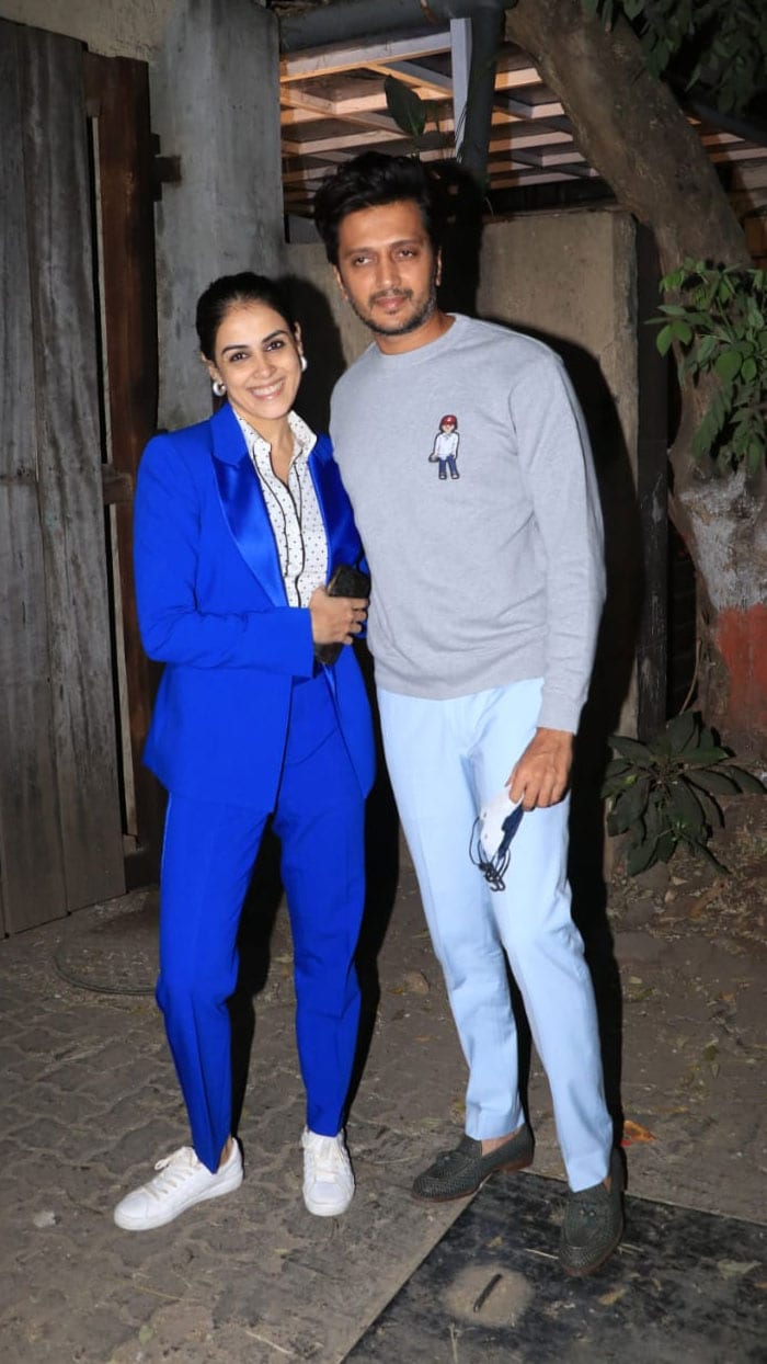 Actor Riteish Deshmukh along with his wife Genelia D'Souza happily posed for the shutter-bugs.