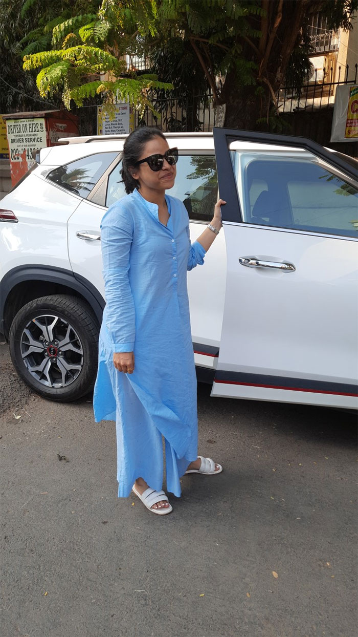 Sumona Chakravarti was clicked in a blue dress in Juhu.