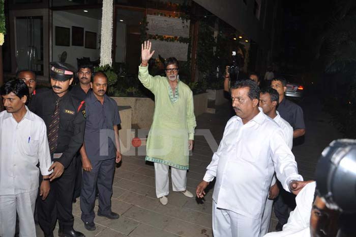 Big B waving to the fans.