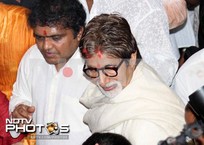 Big B, Rani seek Ganesha\'s blessings