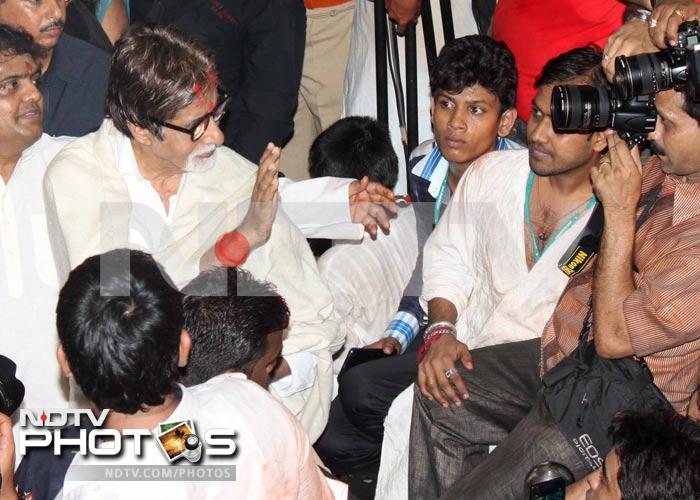 Big B, Rani seek Ganesha\'s blessings