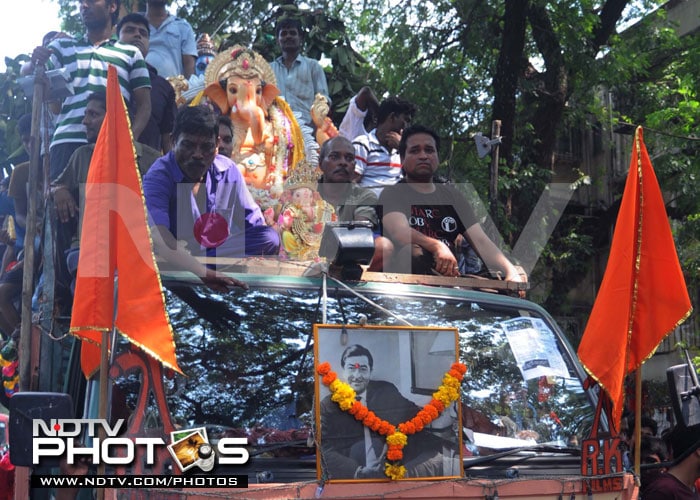 Ganpati visarjan: Kapoor brothers\' sibling revelry