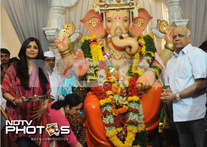 Shilpa Shetty offers last prayers to Ganpati