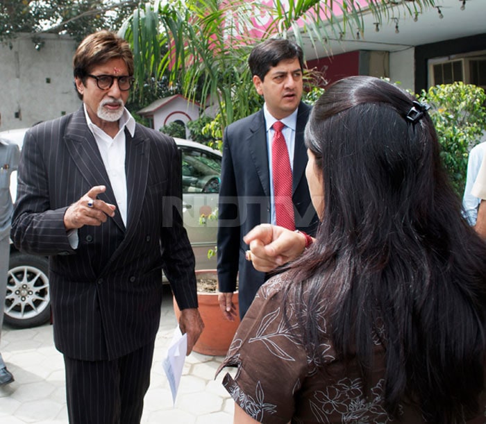 Amitabh Bachchan with NDTV Networks CEO Vikram Chandra. (Photo: Rajnish Jena)