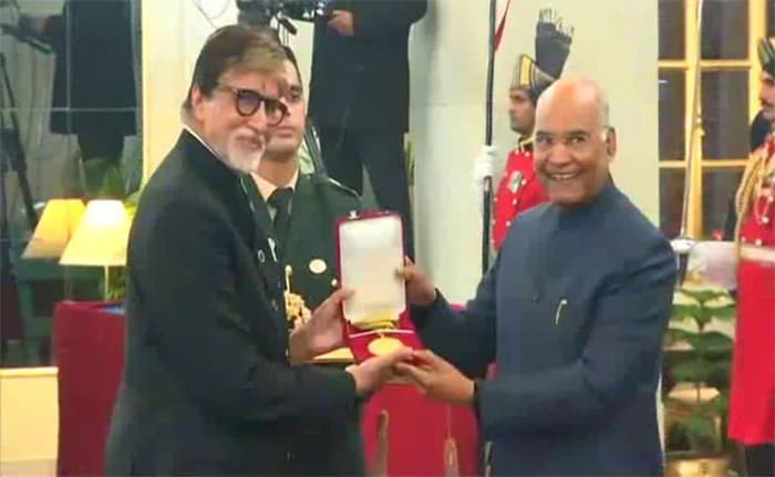 78 साल के हुए बॉलीवुड के महानायक अमिताभ बच्चन, जानें उनका अब तक का फिल्मी सफर