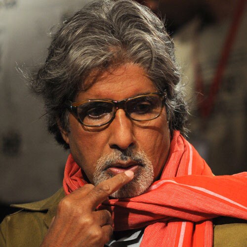 Bachchan clarifies that he didn't remember his lines because he had stayed up with director Leena Yadav altering his part, leaving him no time to learn his lines. (Photo: bigb.bigadda.com)
