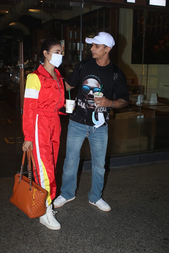 Airport Tales: Amitabh Bachchan In, Sonakshi Sinha Out