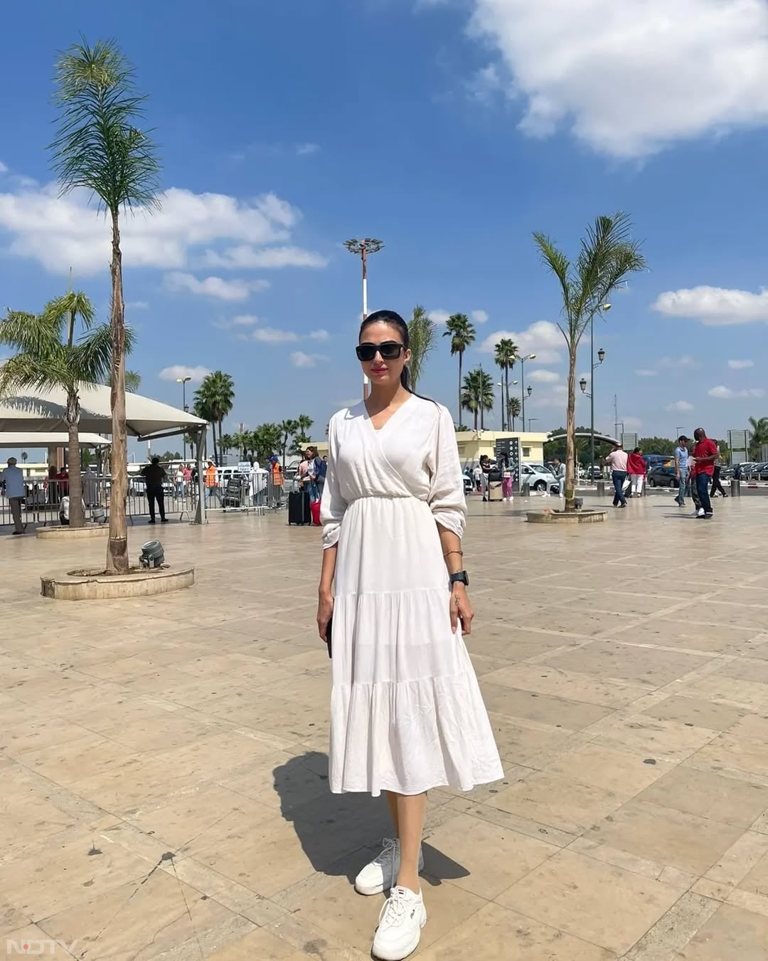 इसके अलावा फरहाना के इंस्टा पर और भी कई हटके स्टाइलिश तस्वीरें हैं.