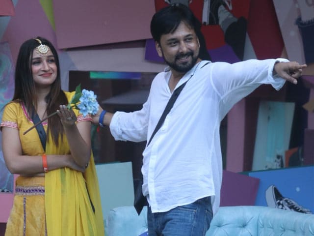 Bigg Boss 13: जानिए किसके सिर सजा पहली क्वीन का 'ताज'