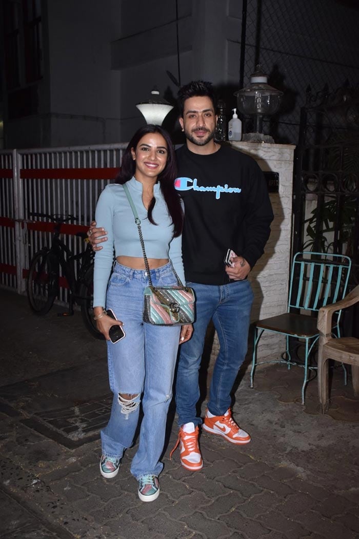 Jasmin Bhasin and Aly Goni were all smiles for the shutterbugs.