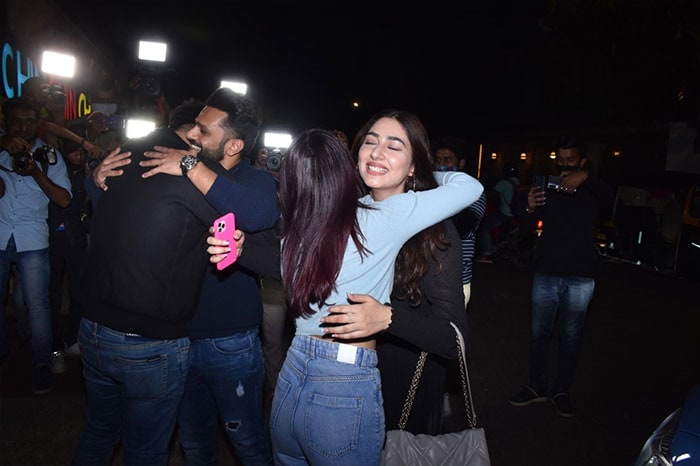 Jasmin, Aly And Rahul Vaidya\'s Mini Bigg Boss Reunion With Disha